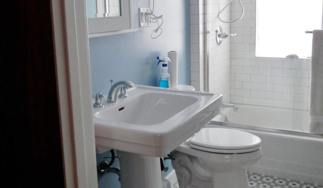 6 Tips: Make a Small Bathroom Seem Bigger