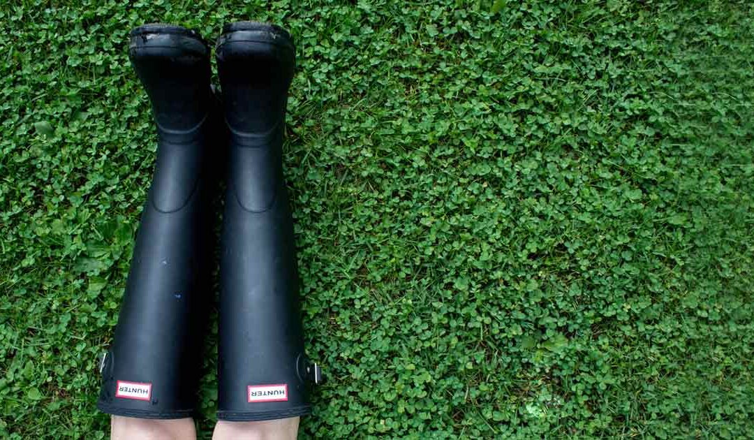 Spring Chic: Staying Fashionable When the Weather Doesn’t Cooperate
