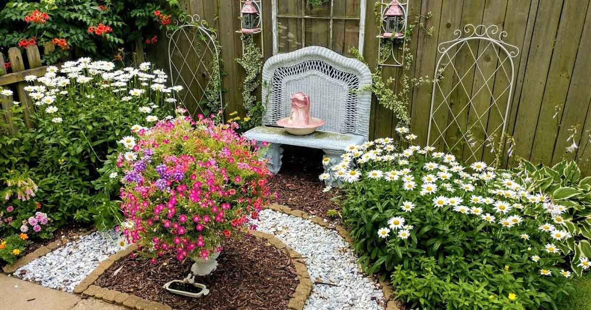bask-in-the-gardens-of-heritage-hill-enews